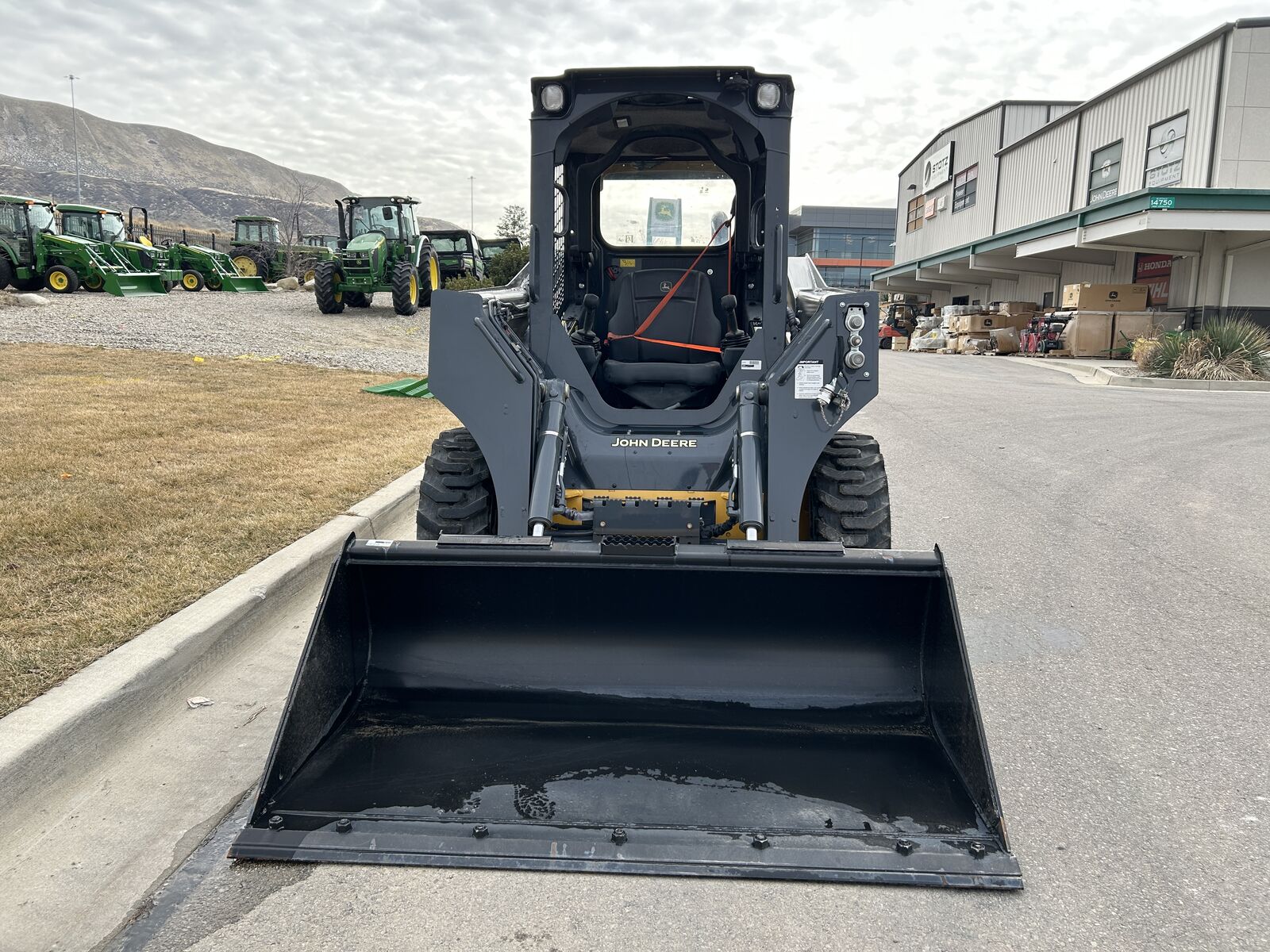 NEW 2023 JOHN DEERE 320G SKID STEER - AGED INVENTORY BLOWOUT SALE
