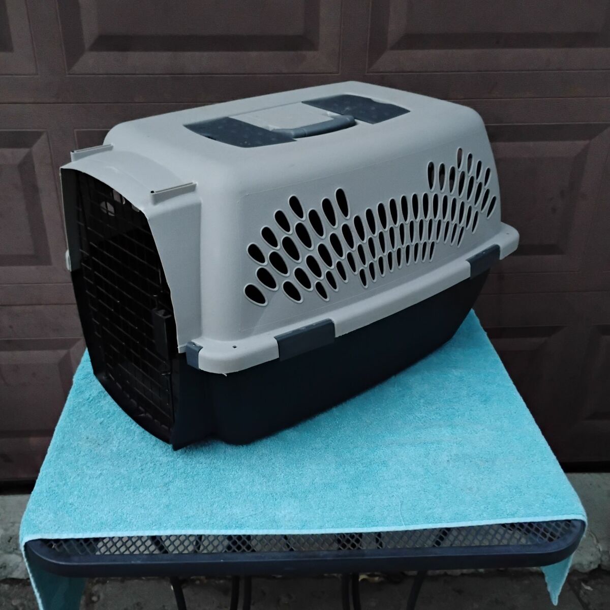 Pet/Dog Crate, Carrier Medium Size
