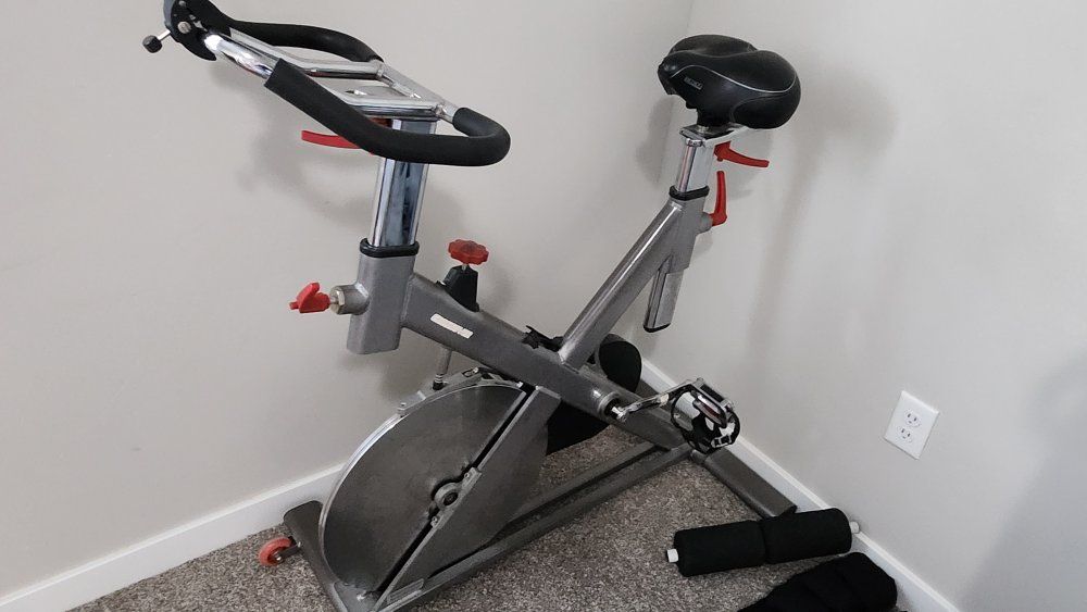 Indoor Stationary Exercise Spin Bike with Flywheel
