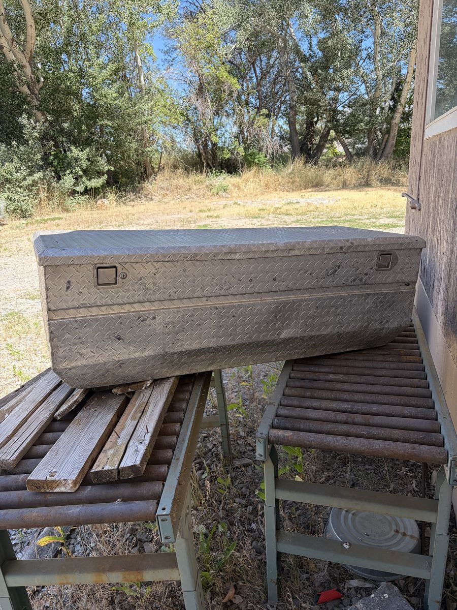 Diamond Plate Aluminum Truck Bed Tool Box - Durable Storage for Truck