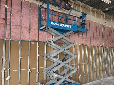 SCISSOR LIFT 19FT - 26FT - 32FT. RENTAL. GENIE - JCB - JLG