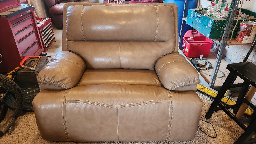 Leather, oversized, wide-seat power recliner