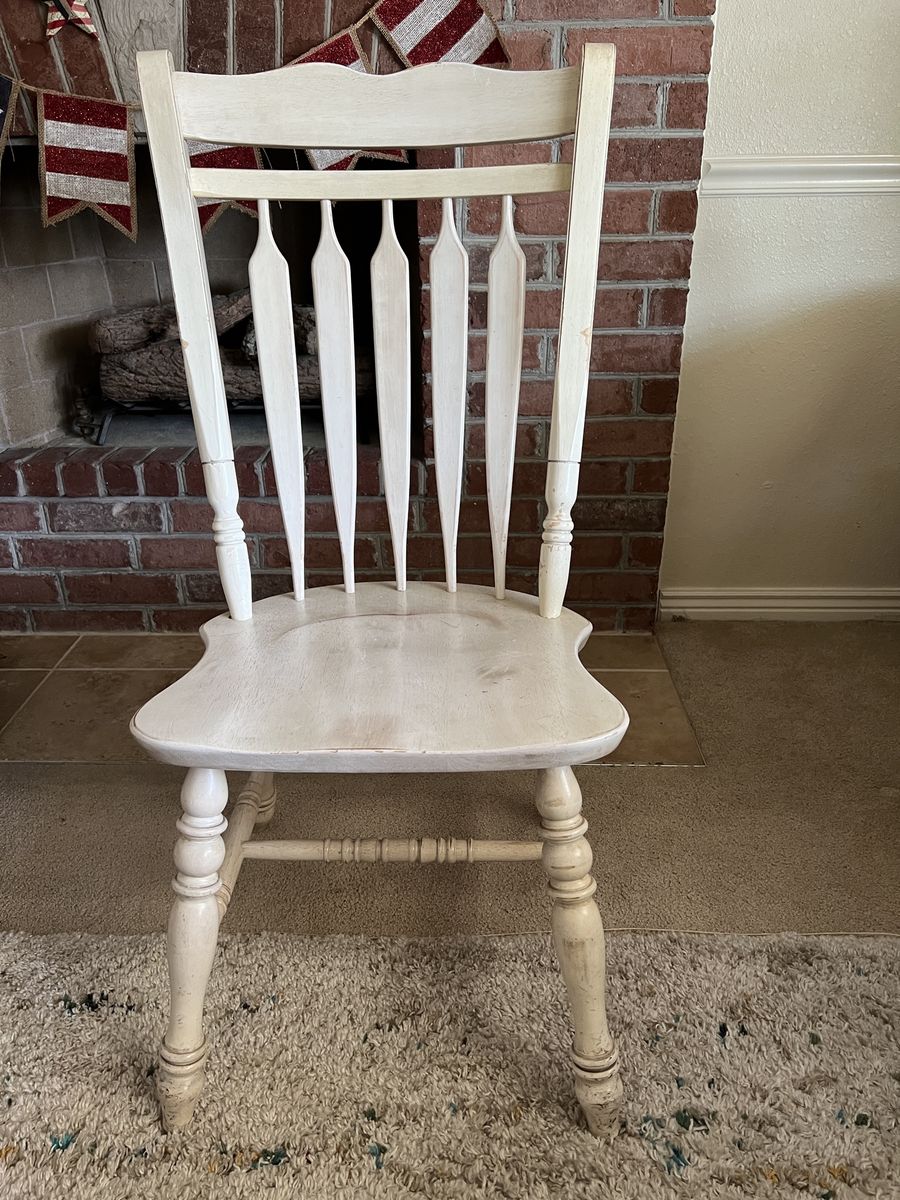 Vintage Off-White Distressed Wooden Dining Chair with Arrowback Spindles