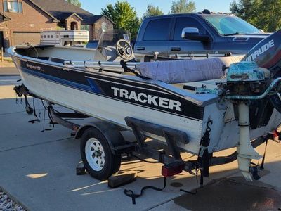 1992 Tracker Deep V 17