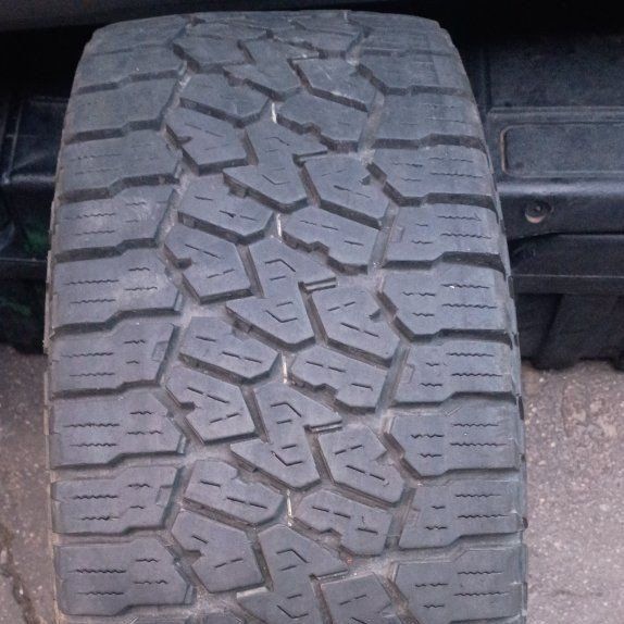 * Single LT275/65R18 Tire *