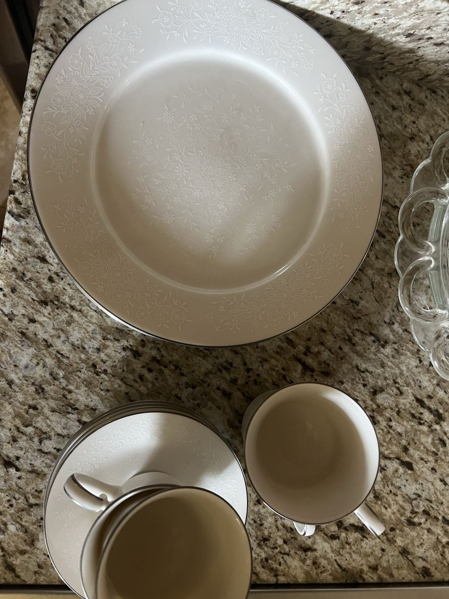 Carico China set
