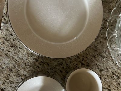 Carico China set