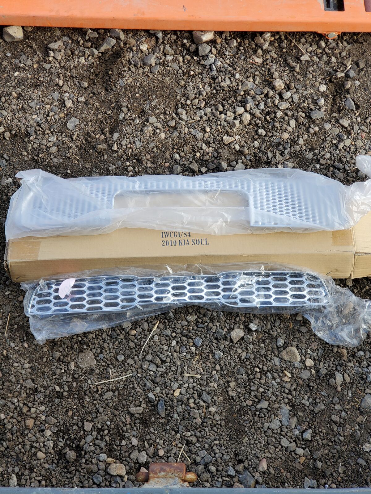 2010 Kia Soul Chrome Grille Overlay