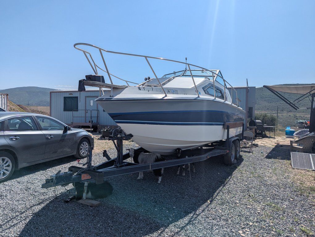 86 Chaparral 238 XLC Volvo Penta 260 Cabin Cruiser