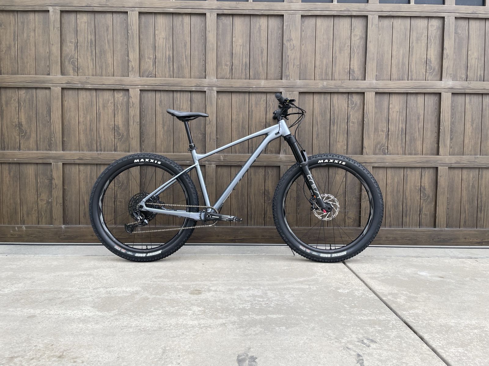 Brand New Giant Fathom 1 Mountain Bike (Large)