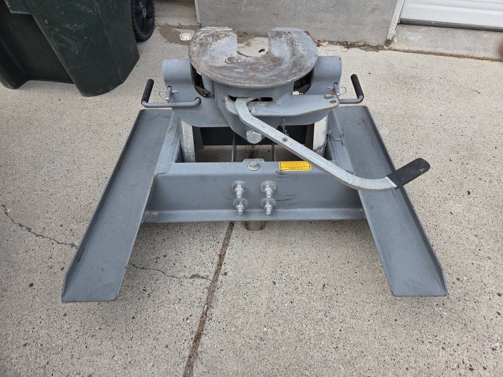B&W Companion 5th Wheel Hitch - Heavy-Duty Gooseneck Trailer Towing