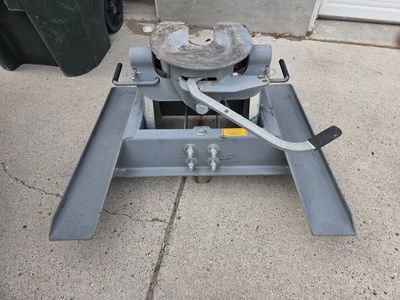 B&W Companion 5th Wheel Hitch - Heavy-Duty Gooseneck Trailer Towing