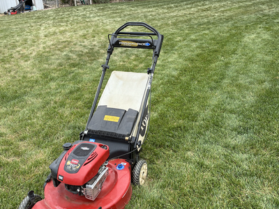 Like new 22' TORO Super Recycler Lawn mower