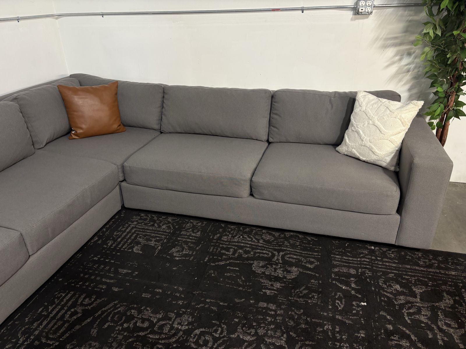 Main image 6