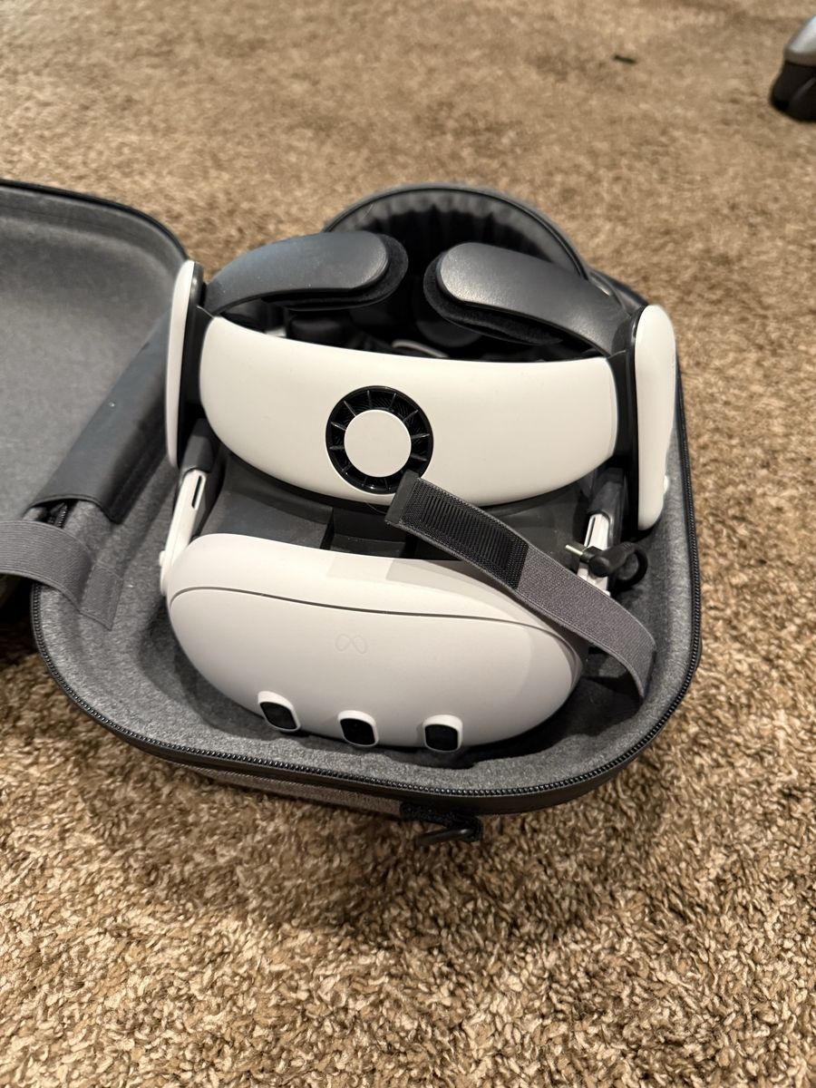 Meta Quest 3 VR Headset 512 GB + BoboVR C3 Case and S3 head strap and external battery