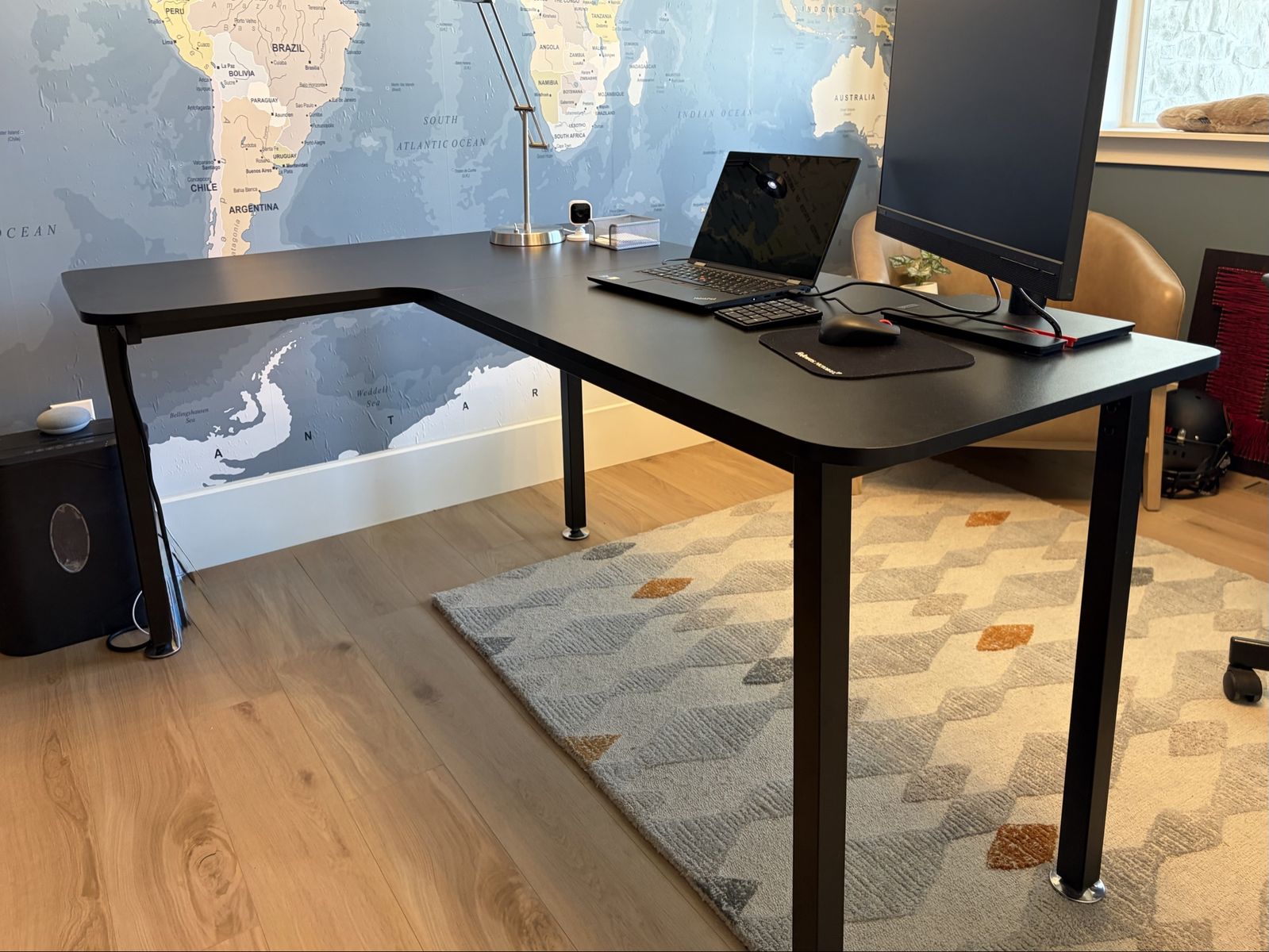 BLACK COMPUTER/GAMING DESK