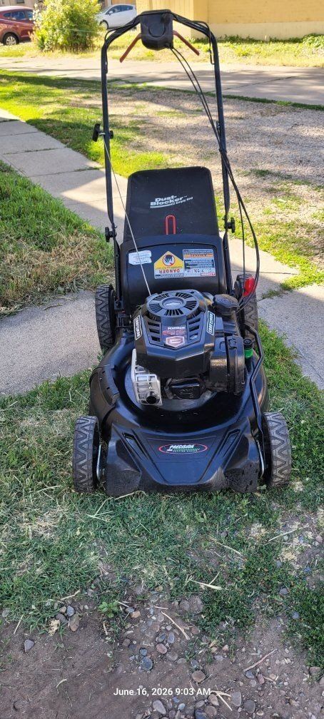Craftsman lawn mower self propelled good working conditions.