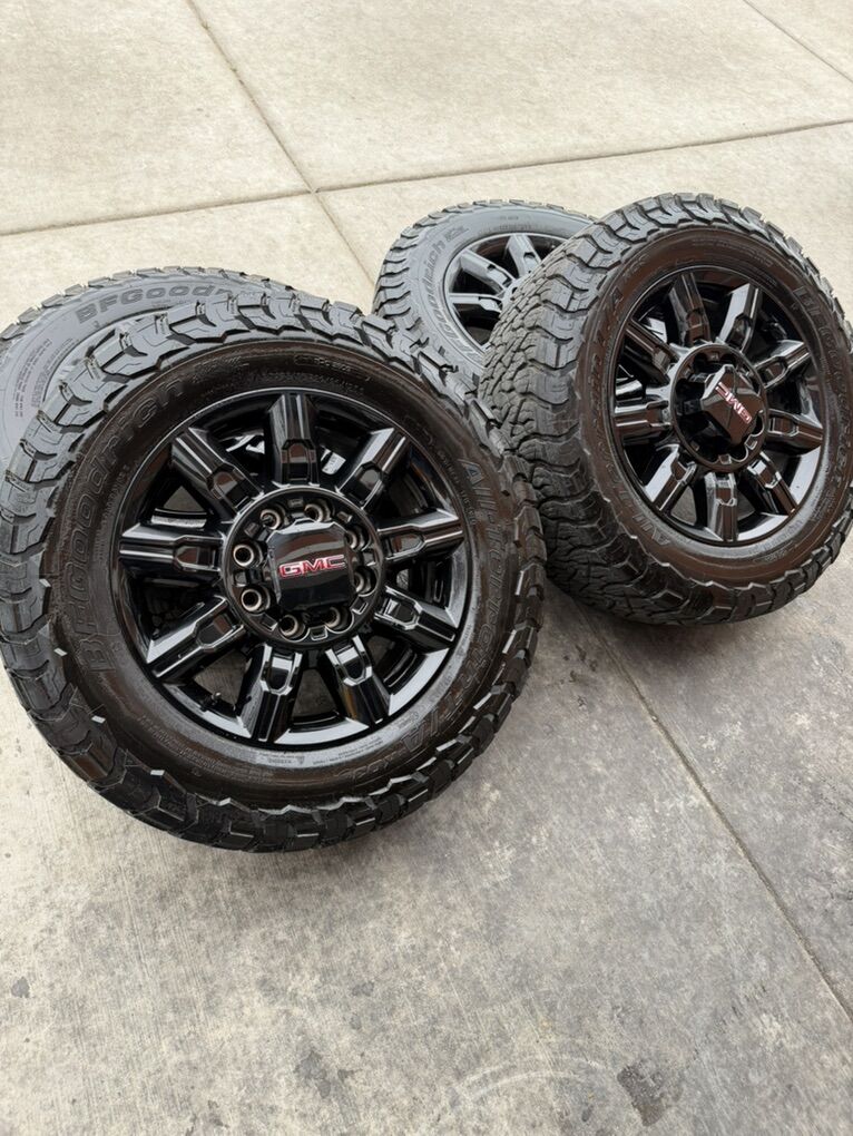 2025 GMC SIERRA AT4 2500HD WHEELS AND TIRES