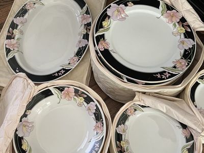 Fine China Pearl Alice Dinnerware