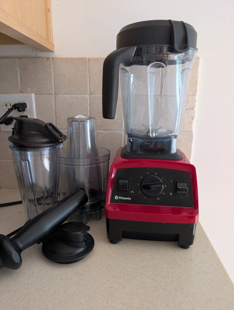 Vitamix Explorian E310 Blender w/ all accessories