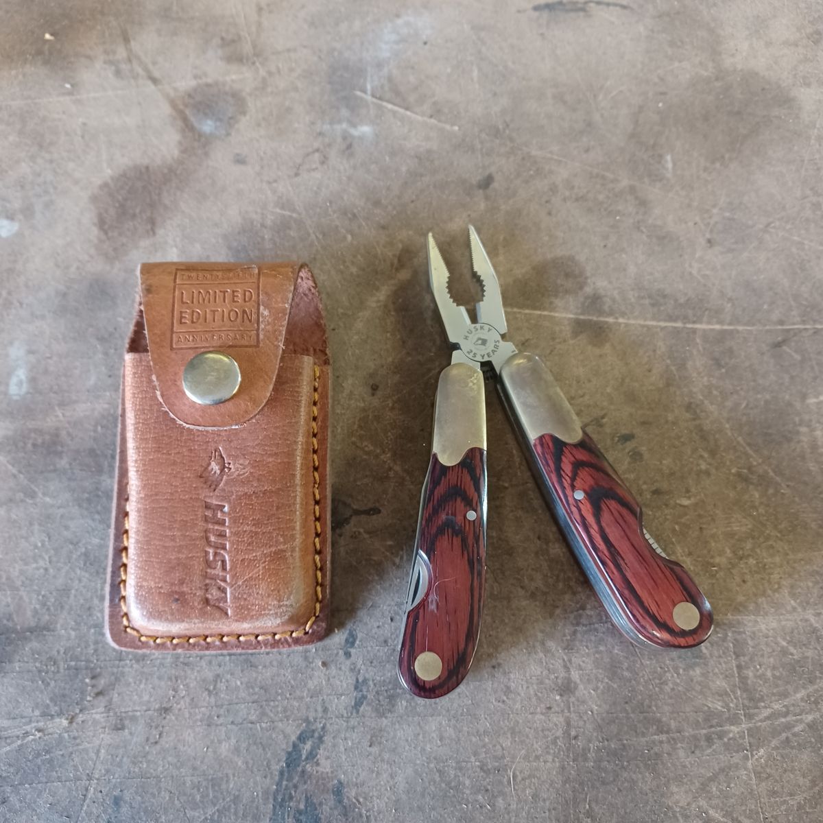 Multi-tool knife. HUSKY