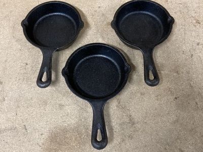 Lodge mini skillets. Cast iron
