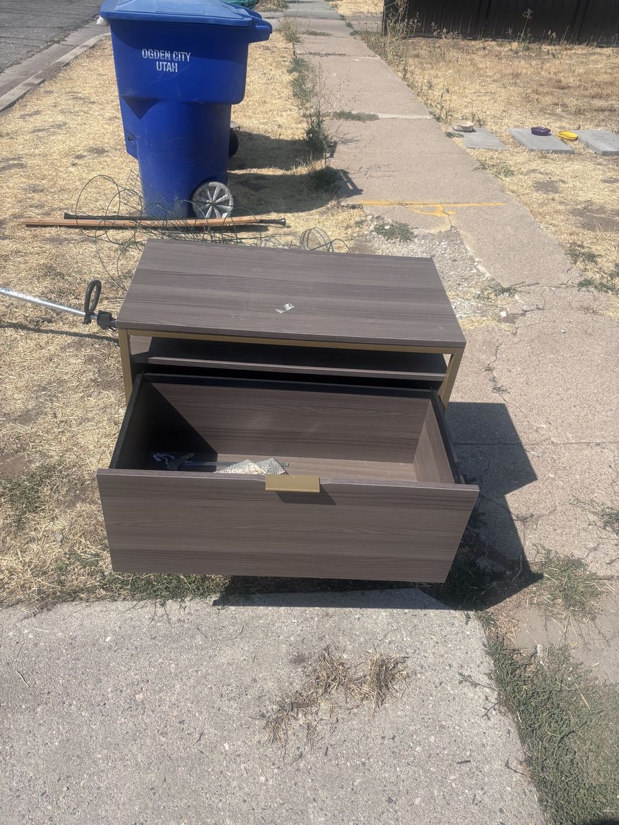 Good condition - free dresser/filing cabinet for living room
