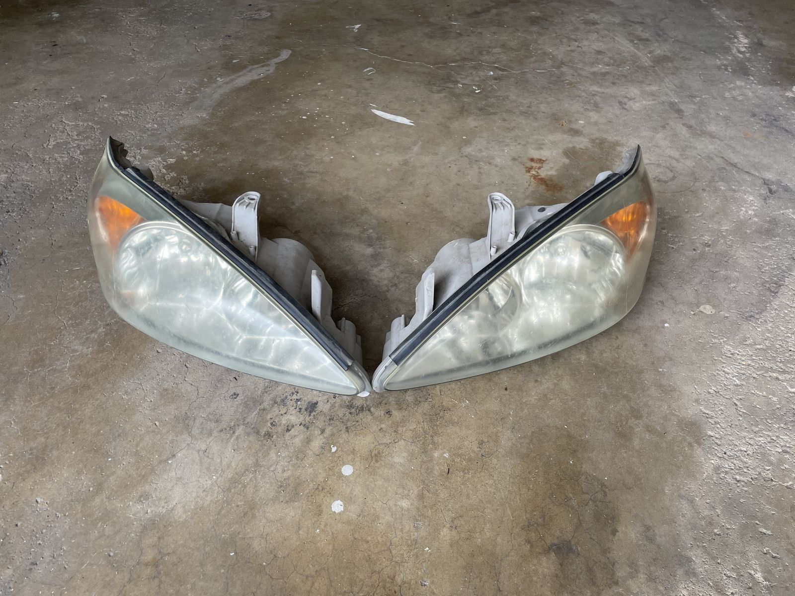 2004 Toyota Camry Headlights