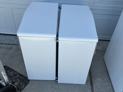 Washer dryer pedestal kit