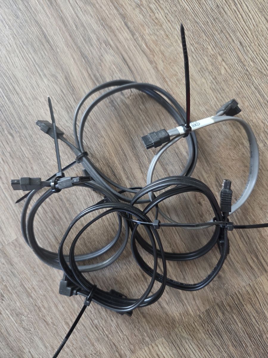 4x Internal SATA Data Cables for PC Building