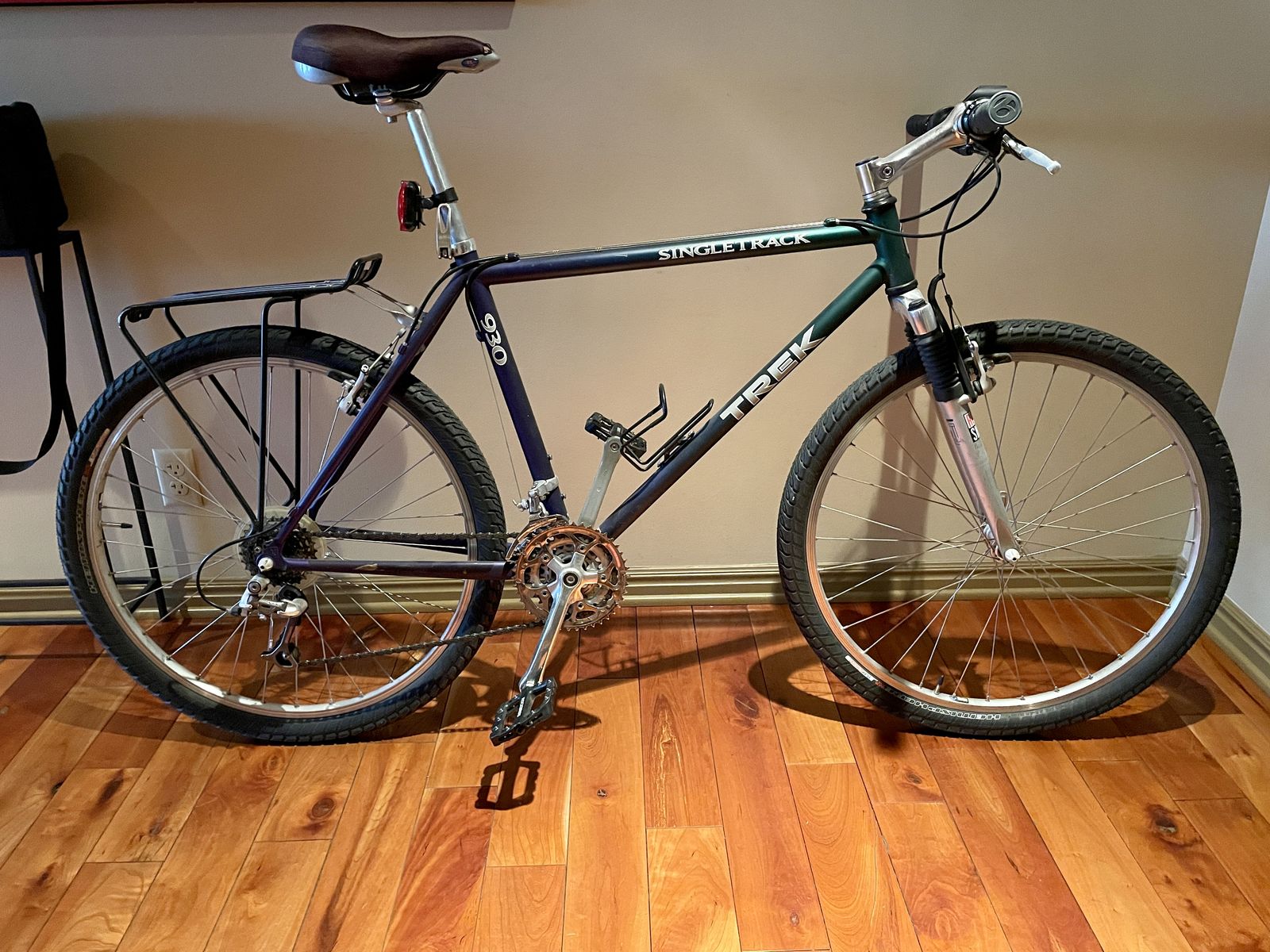 Vintage Trek 930SHX Hardtail  Mountain Bike and Accessories