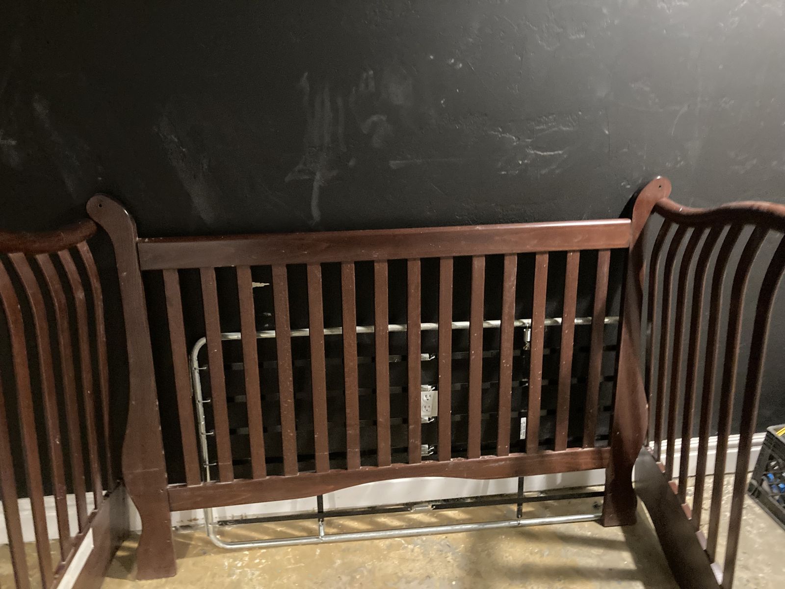 Baby crib