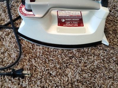 Black & Decker clothing steam iron - great working condition $5