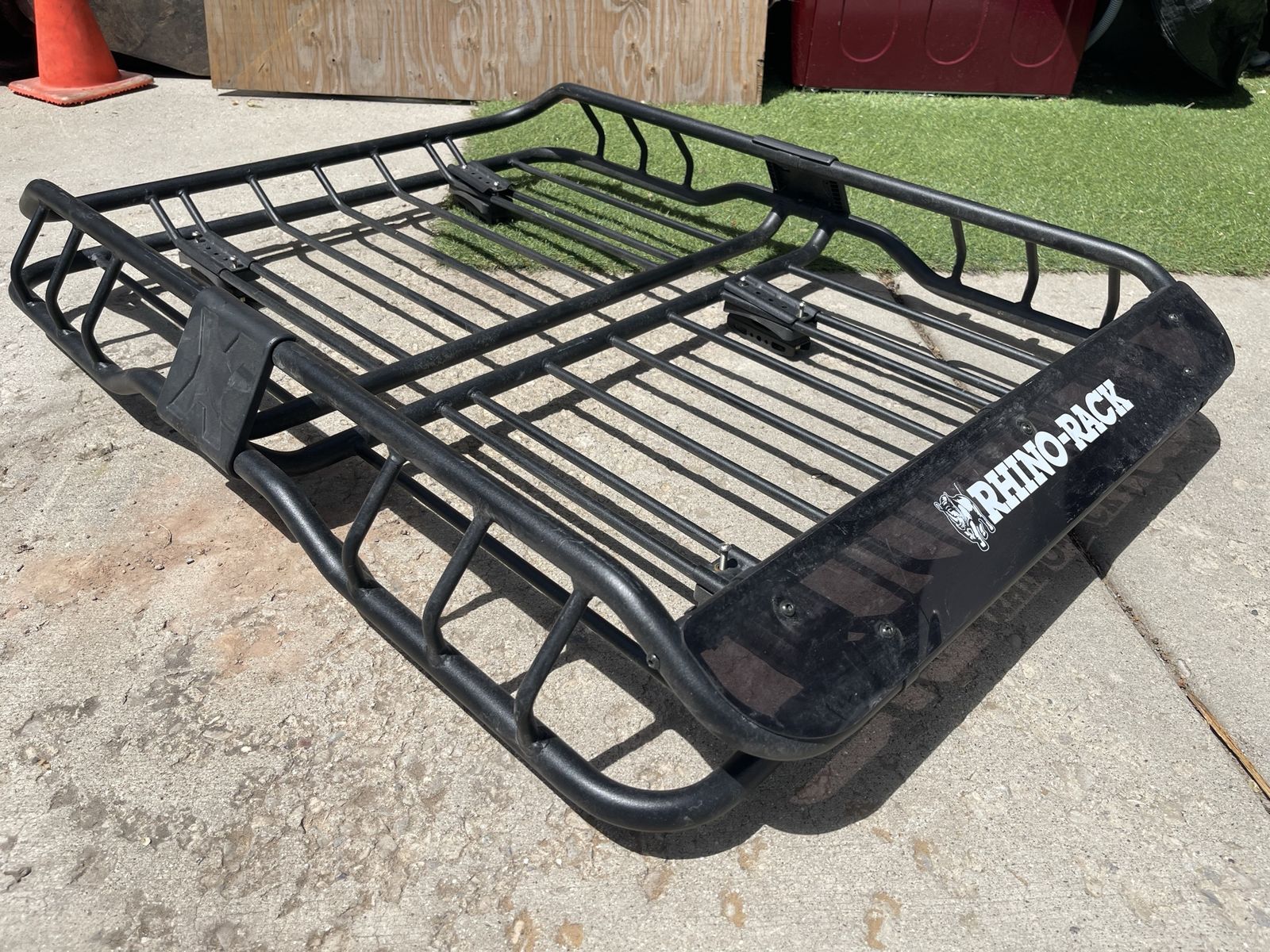 Rhino heavy duty roof rack for Subaru or Prius