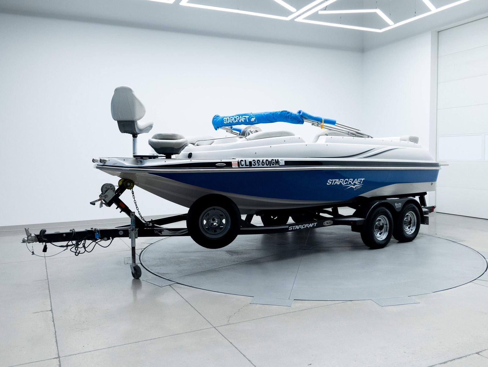 2018 Starcraft 221 Deck Boat 22' V8 Sport/Fish
