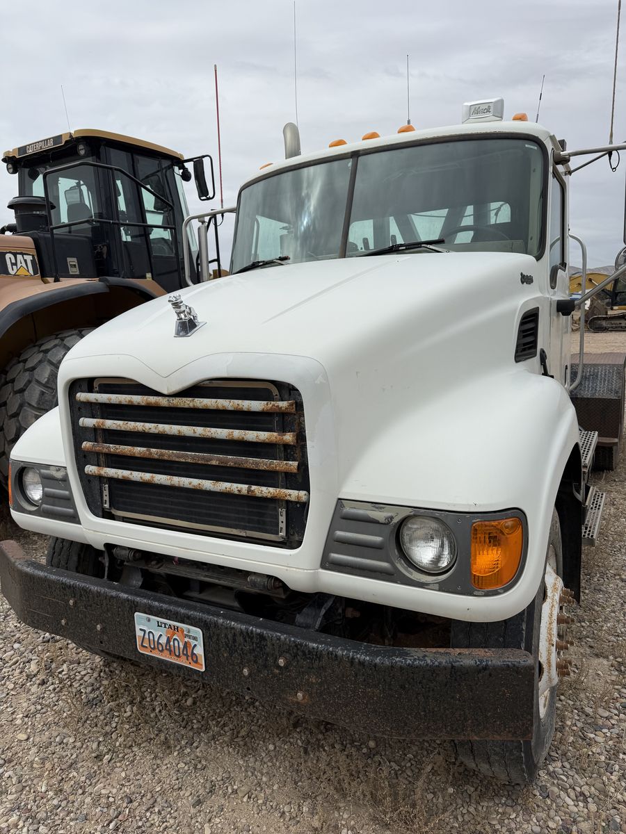 Mack Granite Semi Truck 