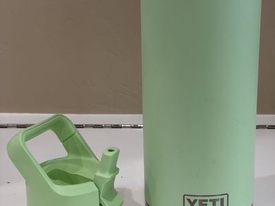 YETI Rambler 36 oz Insulated Bottle + Straw Cap