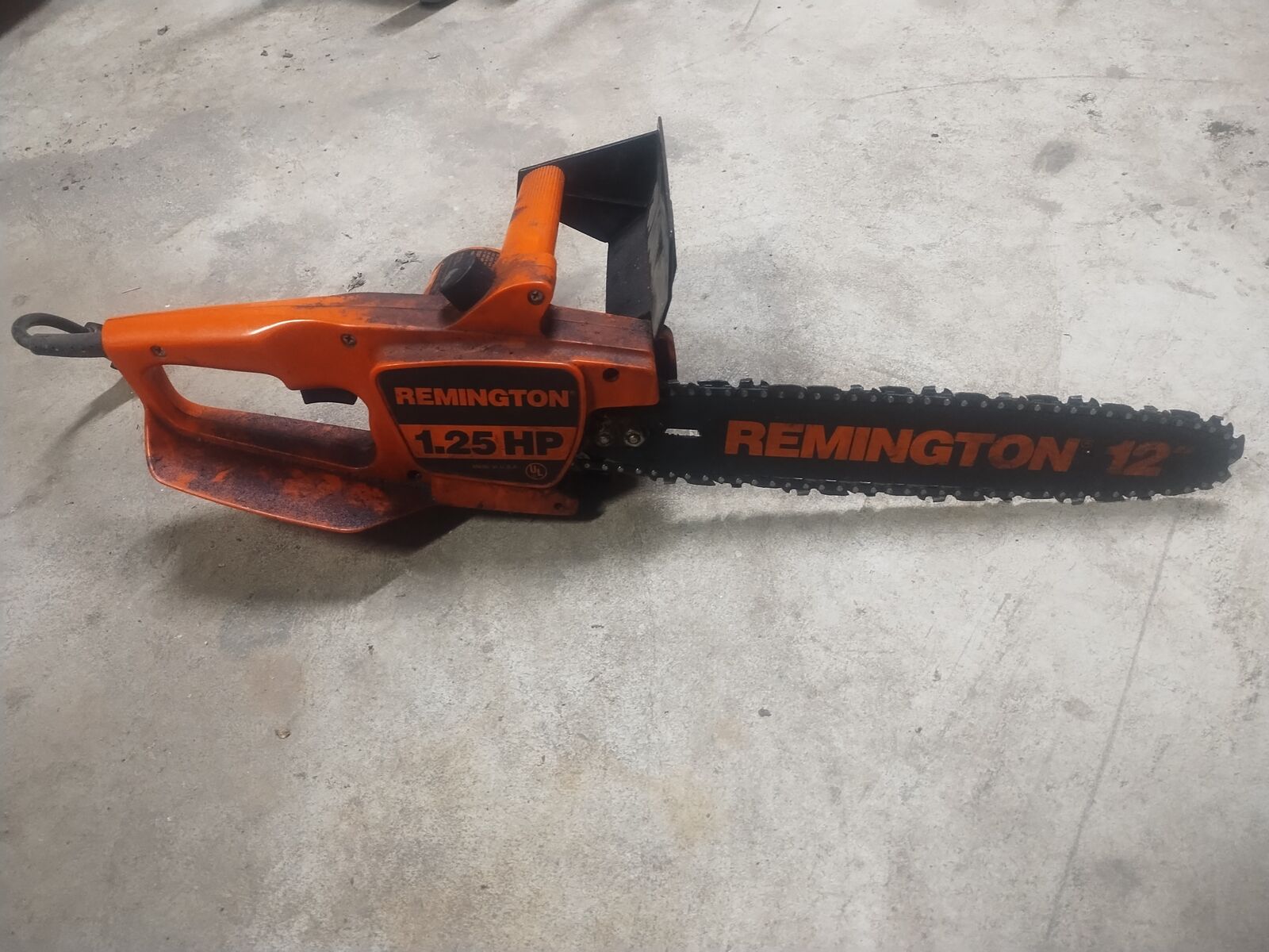 Remington electric chainsaw with 12 inch bar