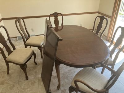 EXPANDALBE DINING TABLE & CHAIRS