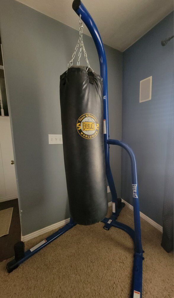 100lb Punching Bag/Stand/ Weight Bench/Weights
