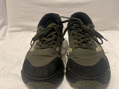 Vans MTE men’s size 9 olive green with black trim trail shoes