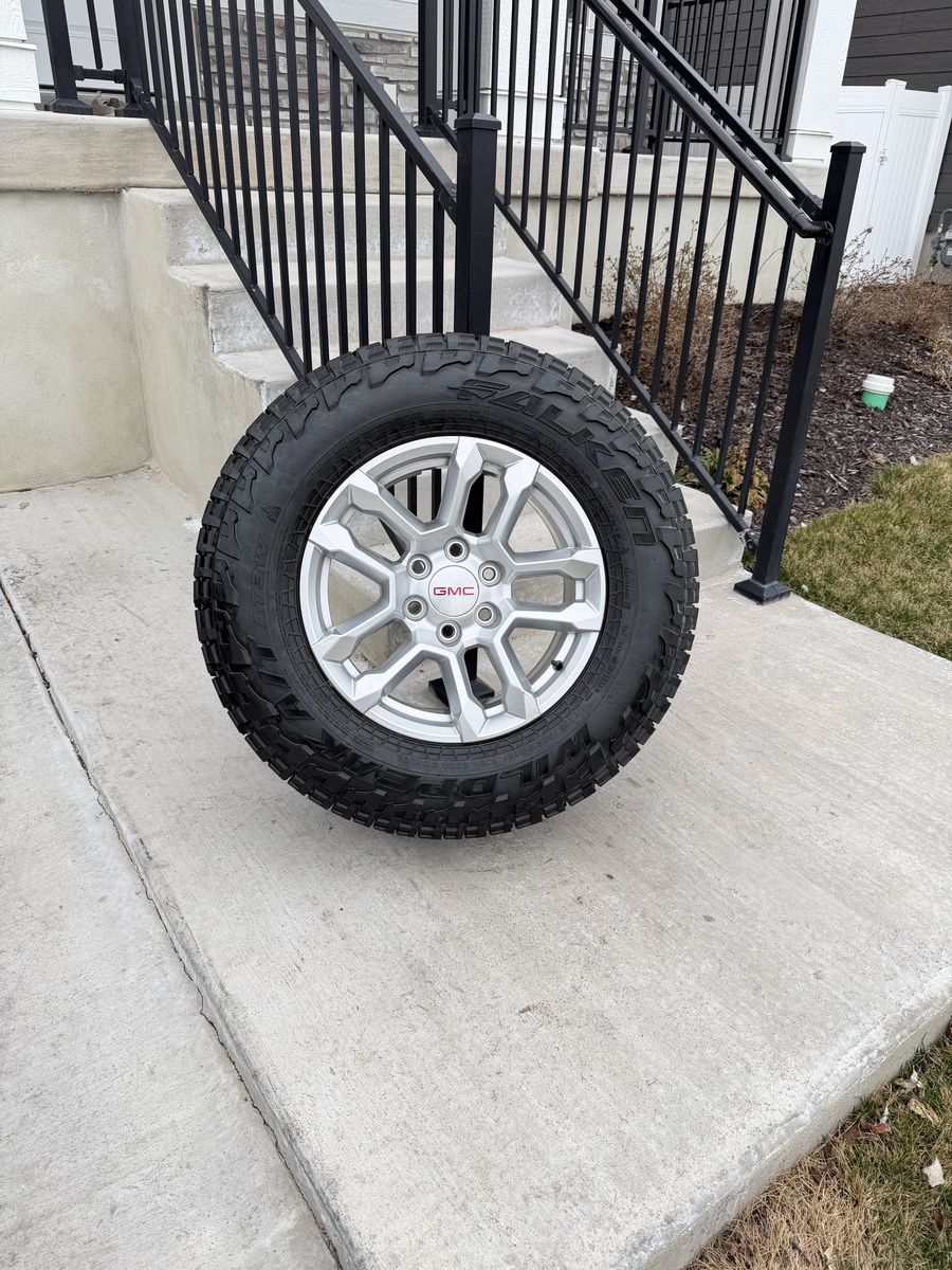 GMC Sierra 1500 Rims and Tires 275/70R18 Falken