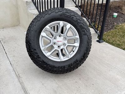 GMC Sierra 1500 Rims and Tires 275/70R18 Falken