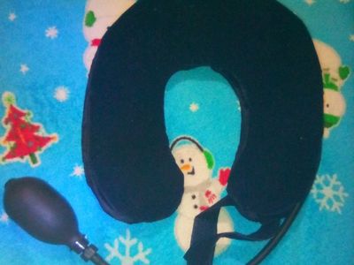 Inflatable travel neck pillow