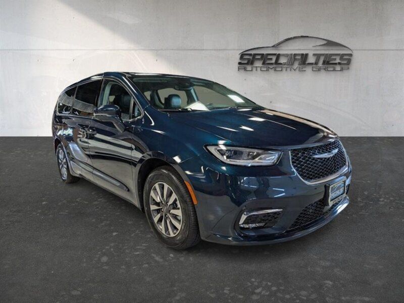 2022 Chrysler Pacifica Hybrid Touring L