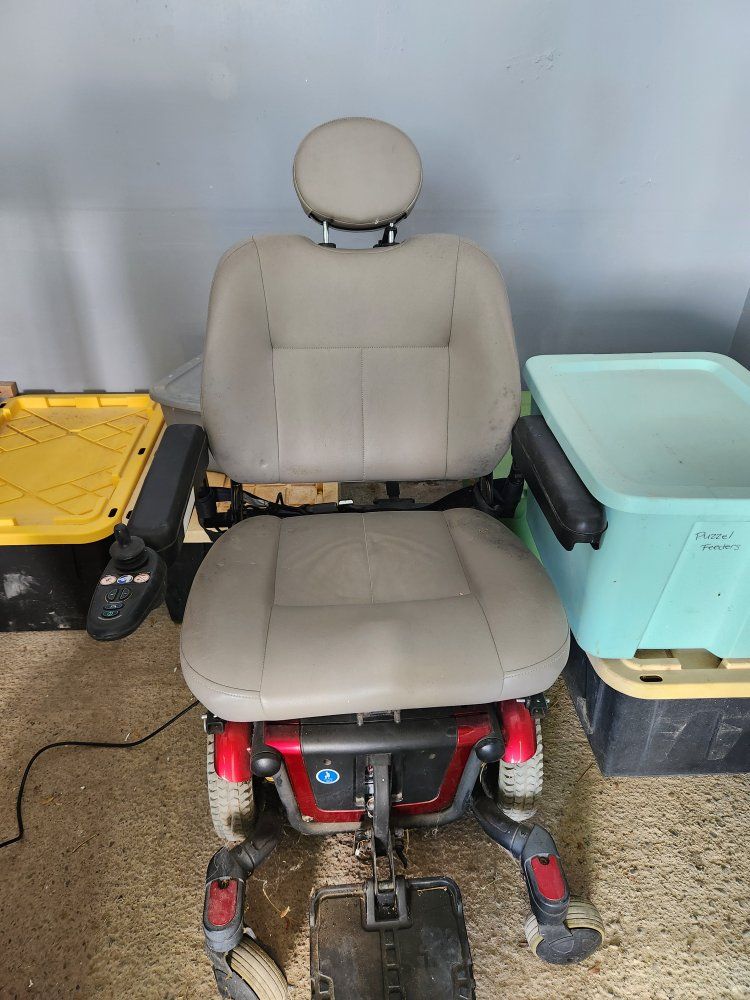 Electric wheelchair