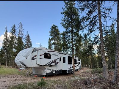 Keystone Raptor Fifth Wheel Travel Trailer - Spacious RV SERIES M-365 LEV