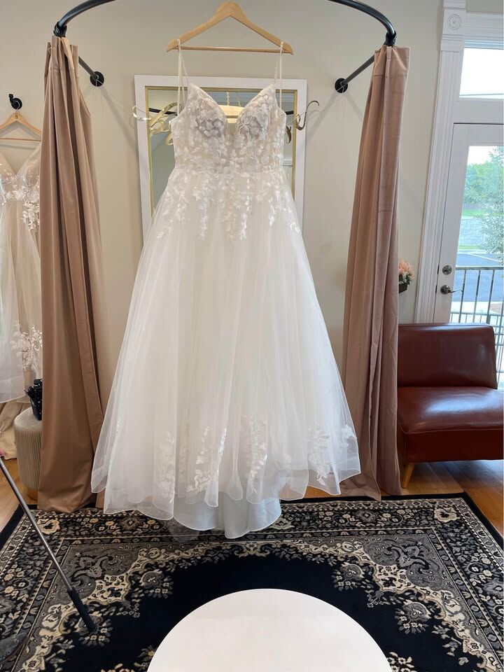 Wedding dress sample sale size 12