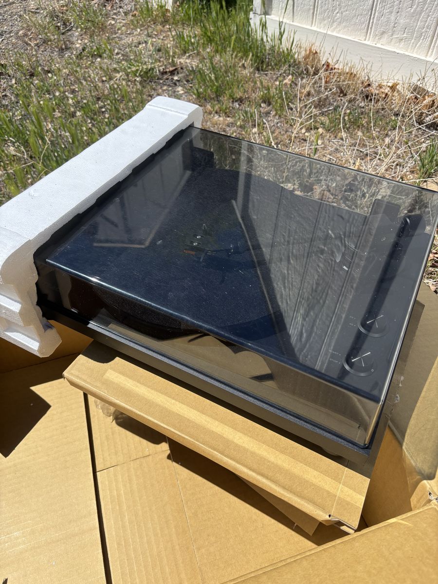 Teac TN-280T Turntable with 2 extra stylus, like new