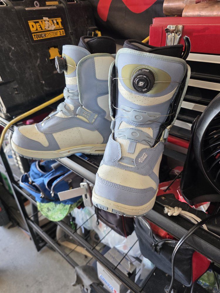 Vans Aura Women's Snowboard Boots, Light Blue & White, Boa Closure, Size 7,5